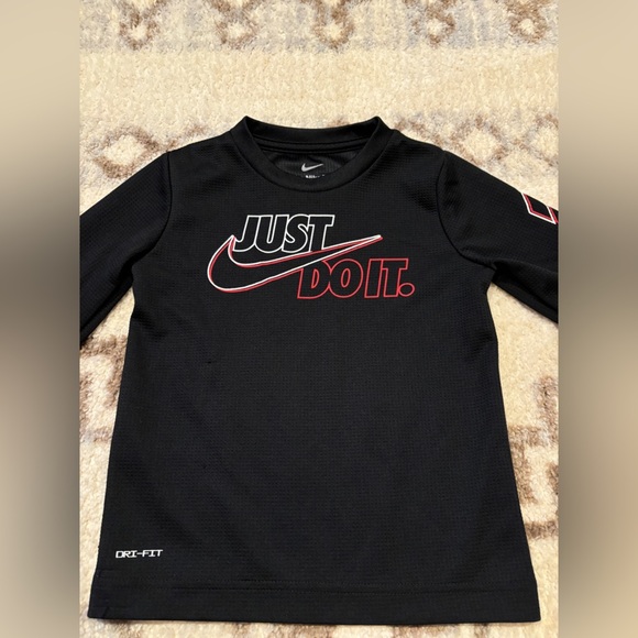 Nike Dri Fit Thermal Long Sleeve - Picture 2 of 6